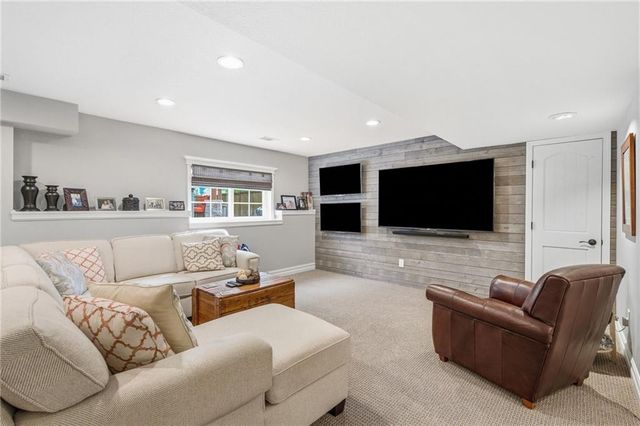 879 S Jaide Lane, Olathe, KS 66061