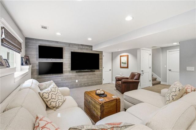 879 S Jaide Lane, Olathe, KS 66061