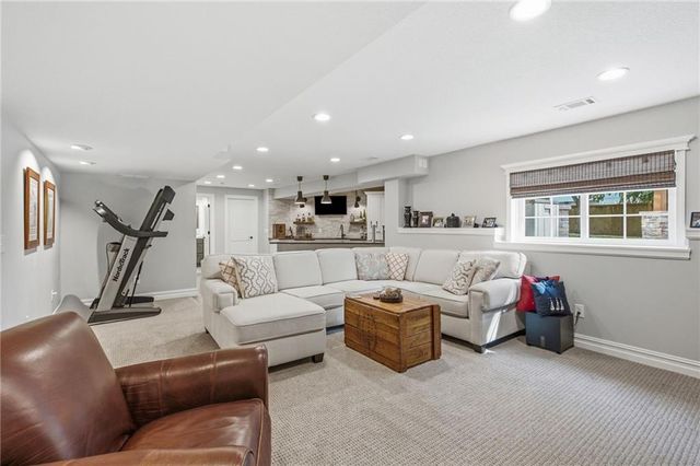 879 S Jaide Lane, Olathe, KS 66061