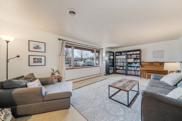 818 Huron AVENUE, Oostburg, WI 53070