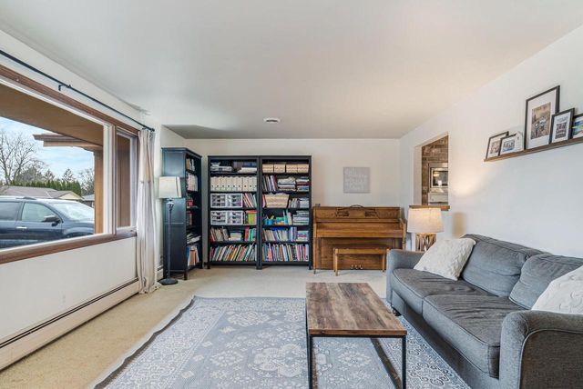 818 Huron AVENUE, Oostburg, WI 53070