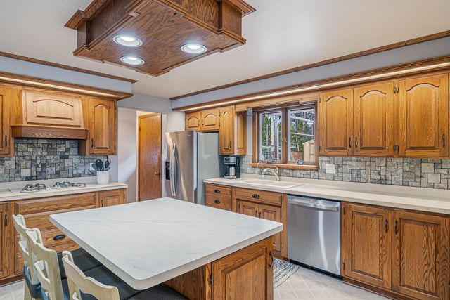 818 Huron AVENUE, Oostburg, WI 53070