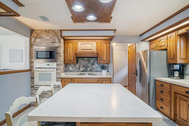 818 Huron AVENUE, Oostburg, WI 53070