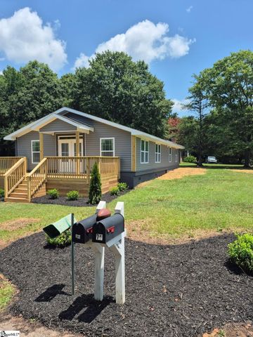 101 Hunter Road, Woodruff, SC 29388