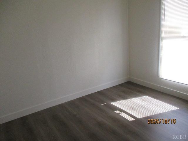 1247 Davis Street, Hanford, CA 93230