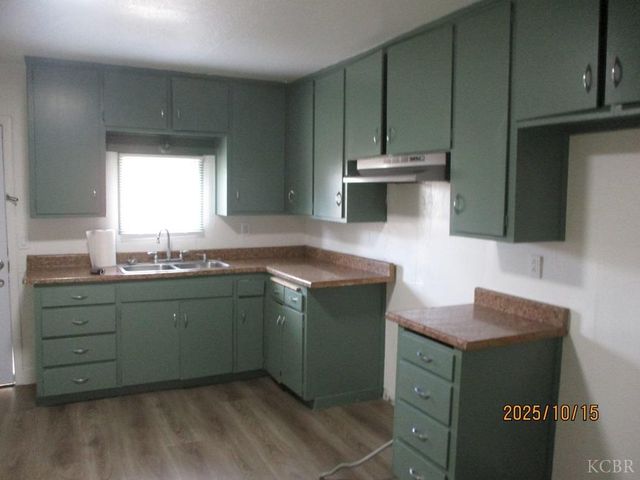 1247 Davis Street, Hanford, CA 93230