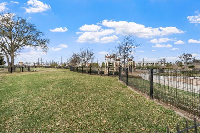 6727 Sutter Park Lane, Houston, TX 77066