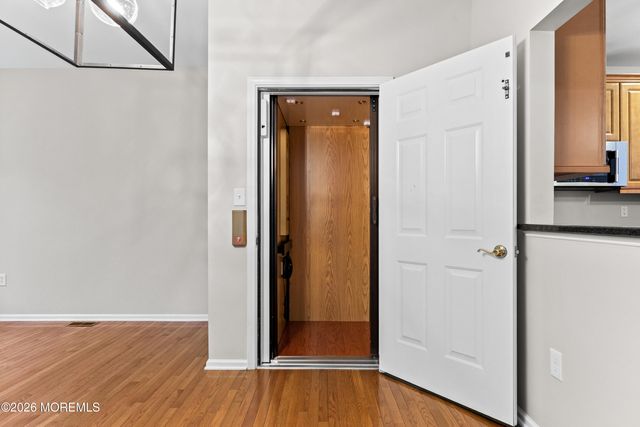 21 W Aspen Way, Matawan, NJ 07747