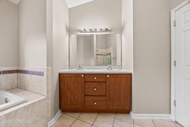 21 W Aspen Way, Matawan, NJ 07747