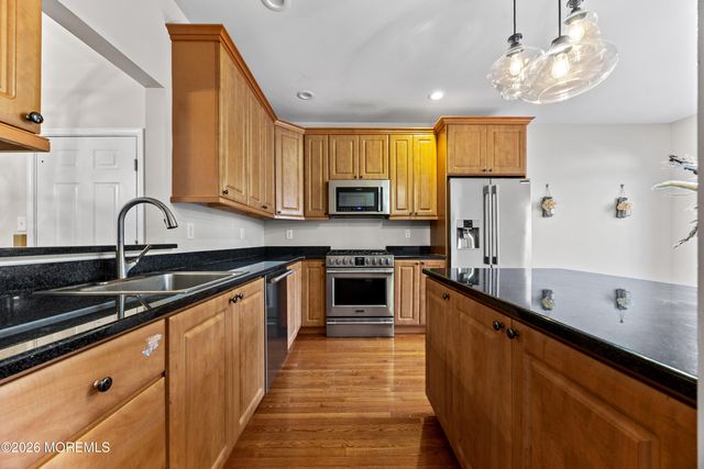 21 W Aspen Way, Matawan, NJ 07747