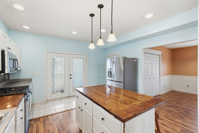 122 9th Street SW, Demotte, IN 46310