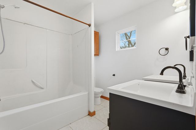 122 9th Street SW, Demotte, IN 46310