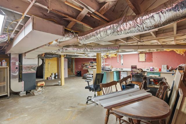 122 9th Street SW, Demotte, IN 46310