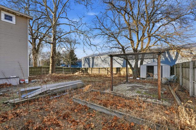 122 9th Street SW, Demotte, IN 46310