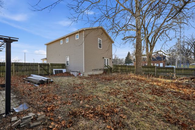 122 9th Street SW, Demotte, IN 46310