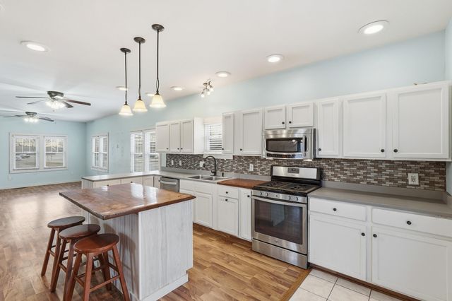 122 9th Street SW, Demotte, IN 46310