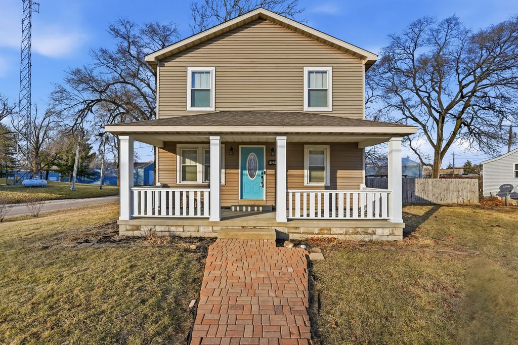 122 9th Street SW, Demotte, IN 46310