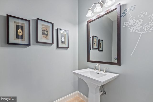 3431 FAWN WOOD LN, Fairfax, VA 22033