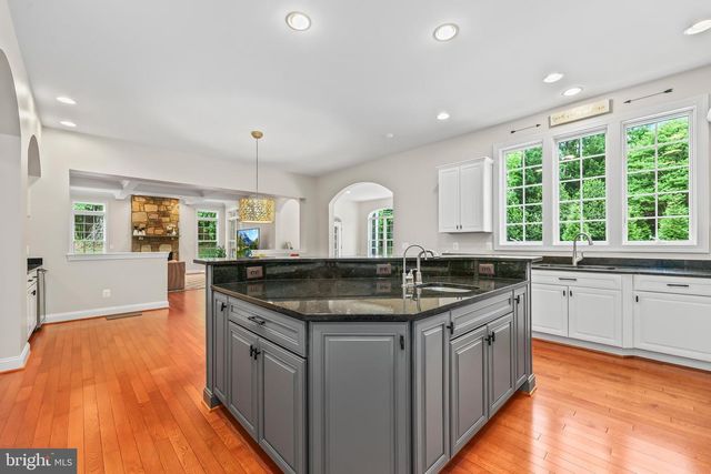 3431 FAWN WOOD LN, Fairfax, VA 22033