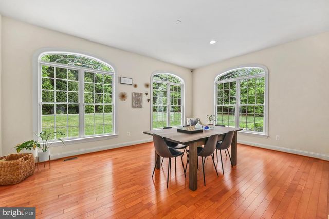 3431 FAWN WOOD LN, Fairfax, VA 22033
