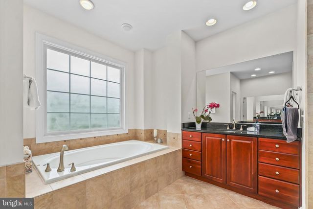 3431 FAWN WOOD LN, Fairfax, VA 22033