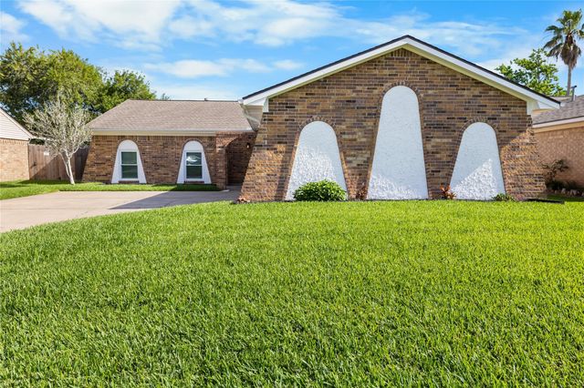 15803 Echo Hill Drive, Houston, TX 77059