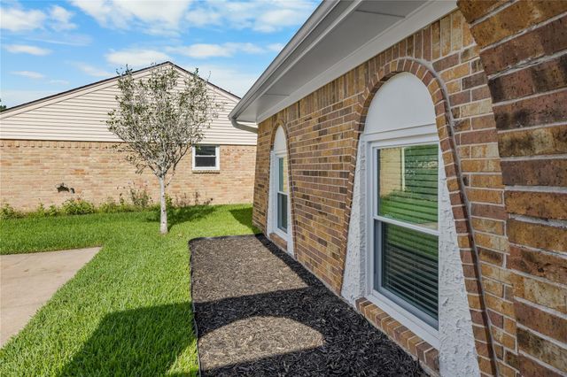 15803 Echo Hill Drive, Houston, TX 77059