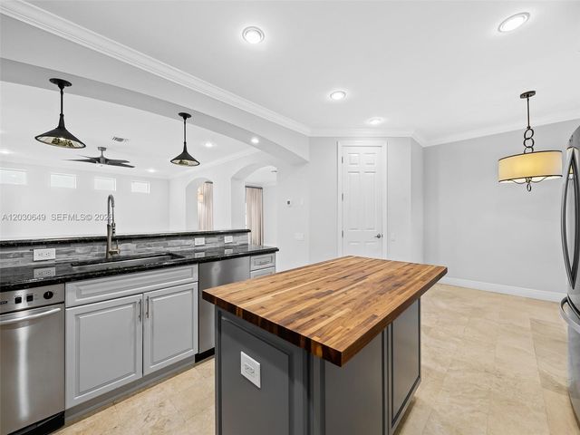 821 SE 2nd Court, Fort Lauderdale, FL 33301