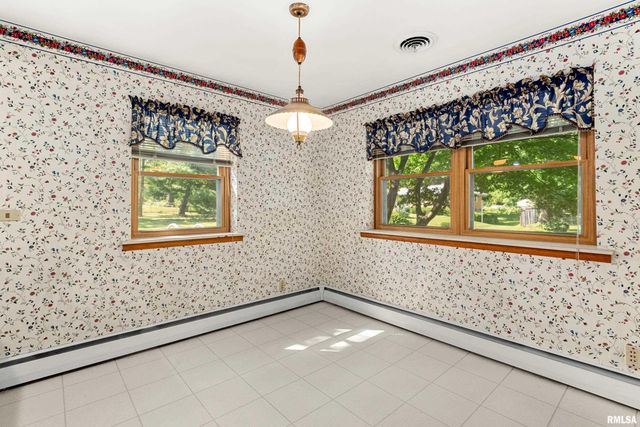 303 SHADY KNOLLS Drive, East Peoria, IL 61611
