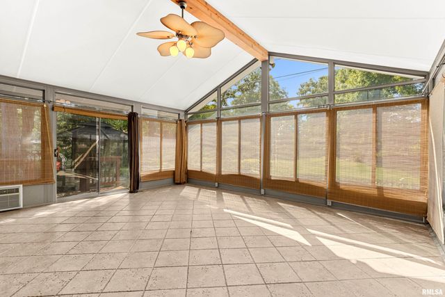 303 SHADY KNOLLS Drive, East Peoria, IL 61611