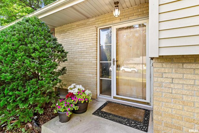 303 SHADY KNOLLS Drive, East Peoria, IL 61611