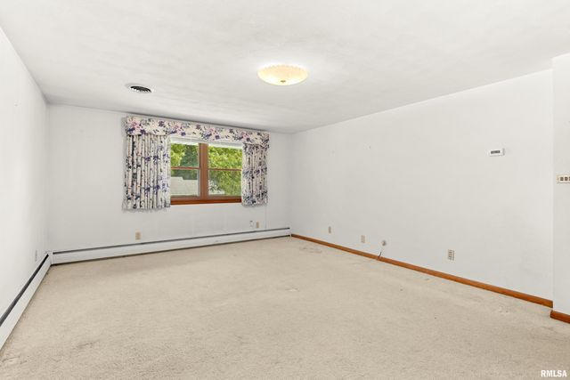 303 SHADY KNOLLS Drive, East Peoria, IL 61611