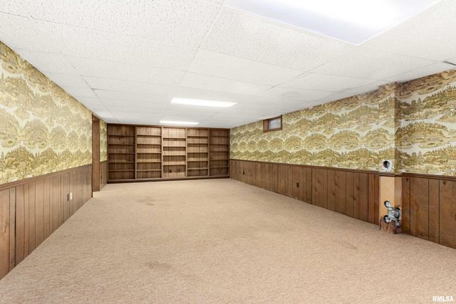 303 SHADY KNOLLS Drive, East Peoria, IL 61611