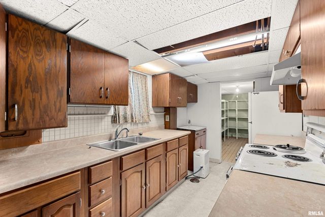 303 SHADY KNOLLS Drive, East Peoria, IL 61611