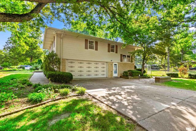 303 SHADY KNOLLS Drive, East Peoria, IL 61611