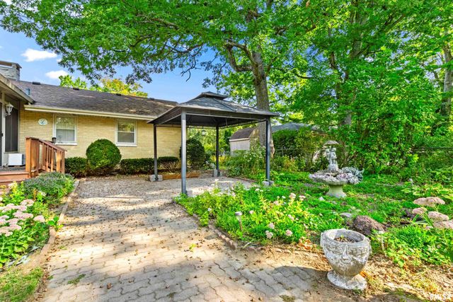 303 SHADY KNOLLS Drive, East Peoria, IL 61611