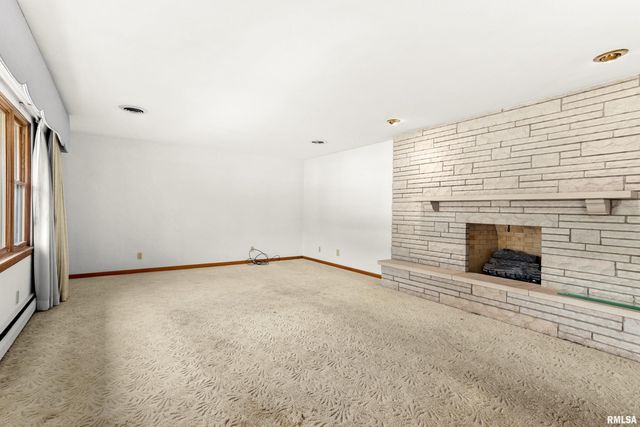 303 SHADY KNOLLS Drive, East Peoria, IL 61611
