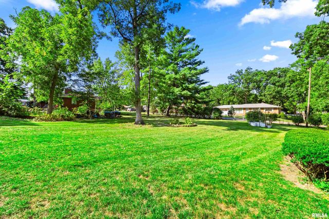 303 SHADY KNOLLS Drive, East Peoria, IL 61611