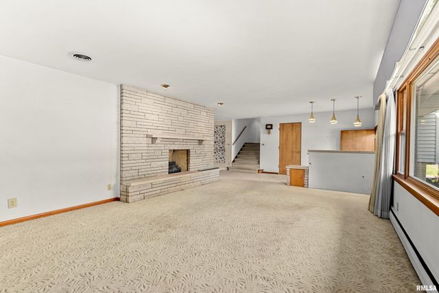303 SHADY KNOLLS Drive, East Peoria, IL 61611