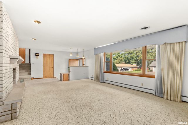 303 SHADY KNOLLS Drive, East Peoria, IL 61611