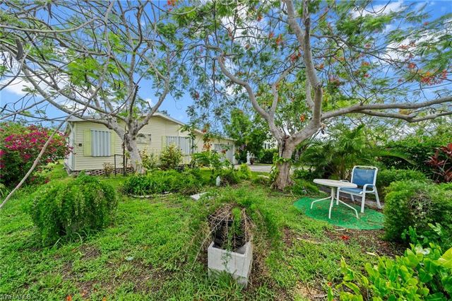 919 Manatee RD, Naples, FL 34114
