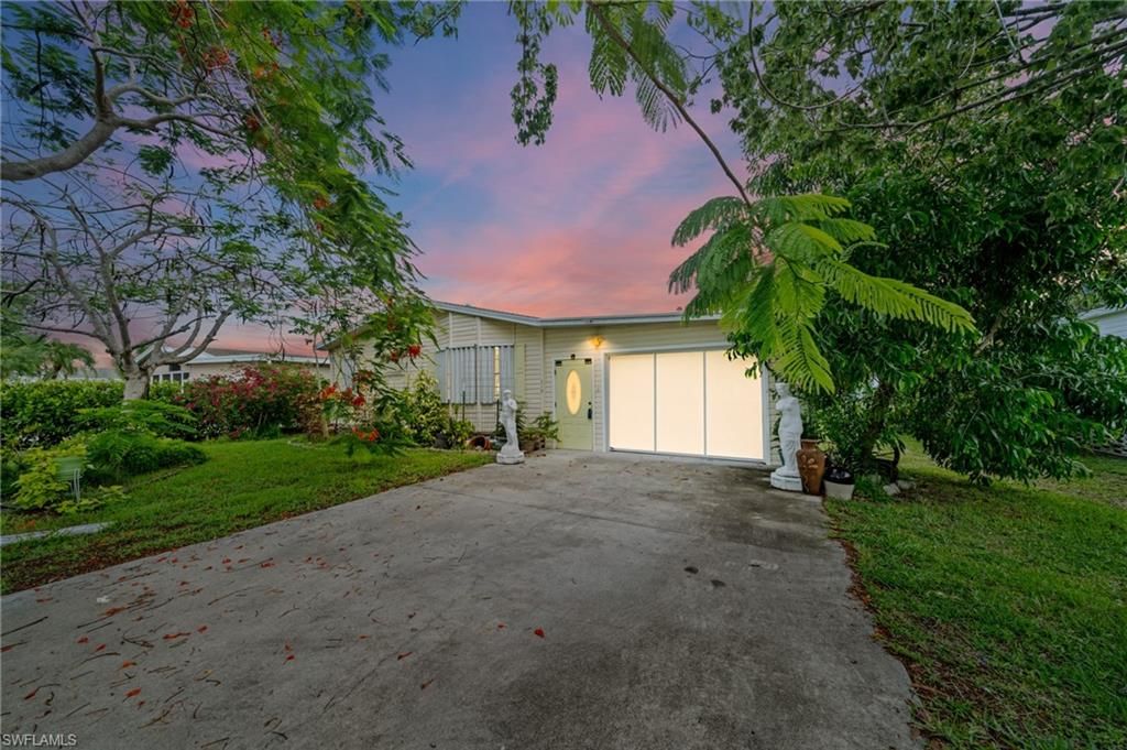 919 Manatee RD, Naples, FL 34114