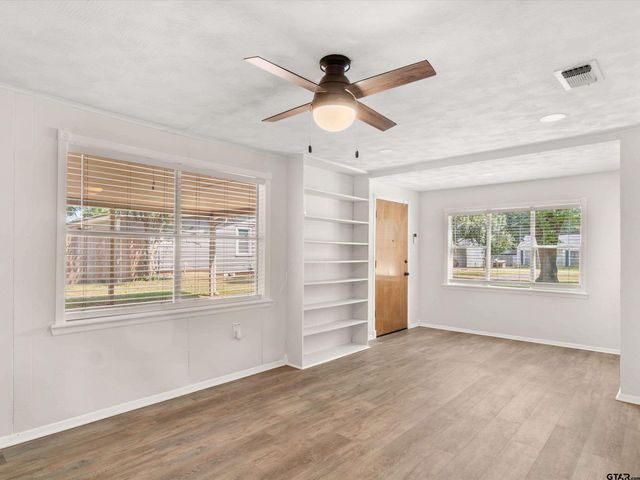 210 GILBERT ST, Lone Star, TX 75668