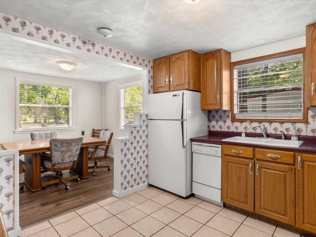 210 GILBERT ST, Lone Star, TX 75668