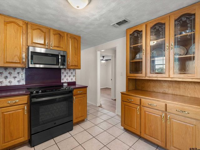 210 GILBERT ST, Lone Star, TX 75668