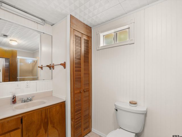 210 GILBERT ST, Lone Star, TX 75668