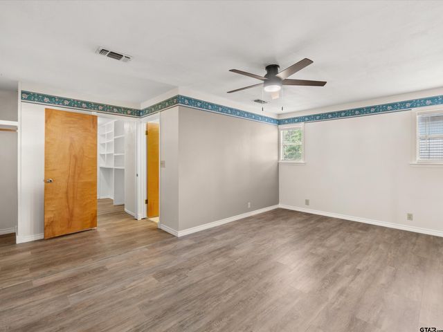 210 GILBERT ST, Lone Star, TX 75668