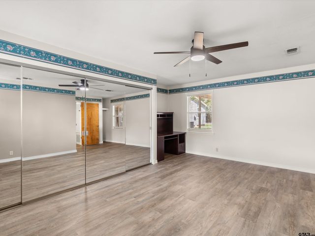 210 GILBERT ST, Lone Star, TX 75668