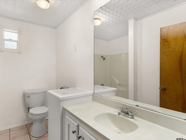 210 GILBERT ST, Lone Star, TX 75668