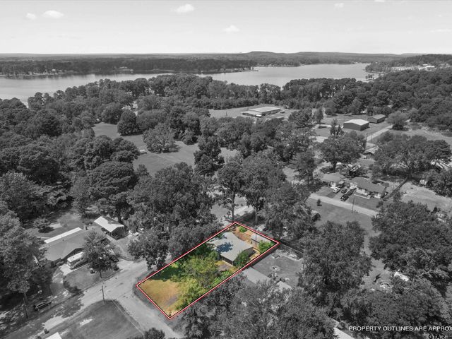 210 GILBERT ST, Lone Star, TX 75668